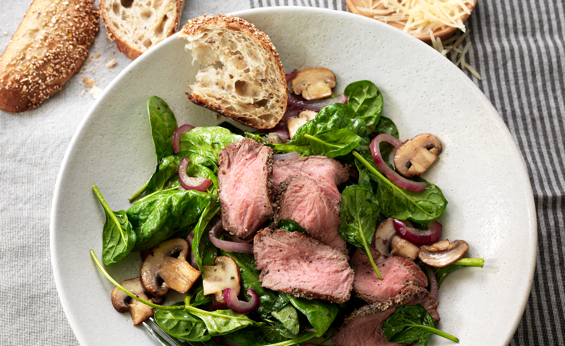 PaneraRecipes_12067_Steak_Spinach_Salad_0431